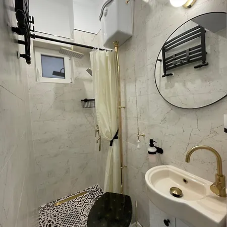 Studio Alice Romana Square Apartment